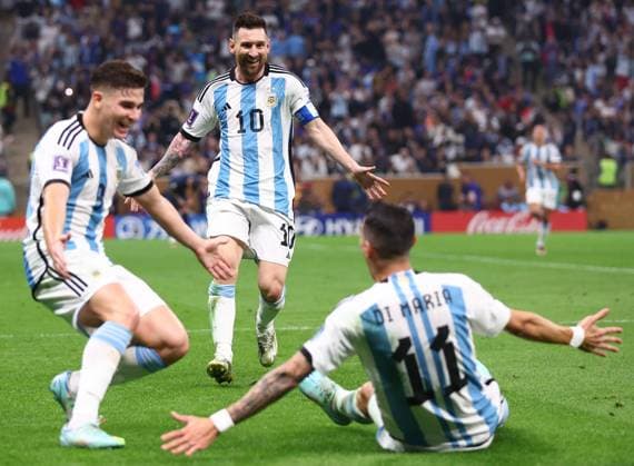 Sport Bilder des Tages Doha, Qatar, 18th December 2022. Lionel Messi of Argentina runs towards second goal scorer Angel Di Maria of Argentina during the FIFA World Cup, WM, Weltmeisterschaft, Fussball 2022 match at Lusail Stadium, Doha. Picture credit should read: David Klein Sportimage EDITORIAL USE ONLY. No use with unauthorised audio, video, data, fixture lists, club league logos or live services. Online in-match use limited to 120 images, no video emulation. No use in betting, games or single club league player publications. SPI-2101-0083