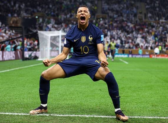 IMAGO Iconic Moments, Fußball IMAGO Iconic Moments, Fußball Bilder des Jahres 2022, Sport 12 Dezember Sport Themen der Woche KW50 Sport Bilder des Tages Mandatory Credit: Photo by Kieran McManus Shutterstock (13670809dv) Kylian Mbappe of France scores and celebrates 2-2 Argentina v France, FIFA World Cup, WM, Weltmeisterschaft, Fussball 2022, Final, Football, Lusail Stadium, Al Daayen, Qatar - 18 Dec 2022 Editorial Use Only Argentina v France, FIFA World Cup 2022, Final, Football, Lusail Stadium, Al Daayen, Qatar - 18 Dec 2022 Editorial Use Only  Copyright: xKieranxMcManus Shutterstockx 13670809dv
