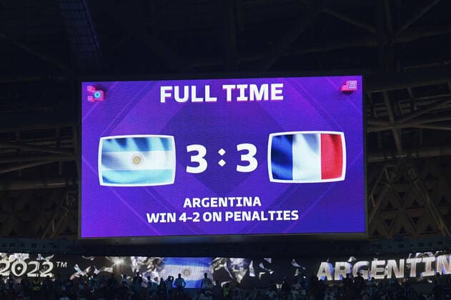 Fussball, Herren, Saison 2022 23, WM in Katar, Finale, Argentinien - Frankreich im Lusail Iconic Stadium in Lusail, Anzeigetafel mit 4:2-Endstand nach Elfmeterschießen, 18.12. 2022, *** Football, men, 2022 23 season, World Cup in Qatar, final, Argentina France at Lusail Iconic Stadium in Lusail, scoreboard showing 4 2 final score after penalty shootout, 18 12 2022, Copyright: xMatthiasxKochx