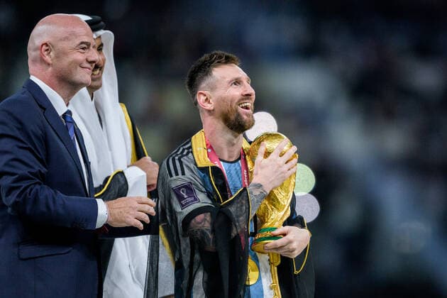 221218 Gianni Infantino, president of FIFA, and Lionel Messi of Argentina with FIFA World Cup, WM, Weltmeisterschaft, Fussball Trophy after the FIFA World Cup 2022 final between Argentina and France on December 18, 2022 in Doha. Photo: Joel Marklund BILDBYRAN kod JM JM0415 bbeng fotboll football soccer fotball vm fotbolls-vm fotball-vm fotbolls-vm 2022 fifa world cup 2022 final argentina frankrike france champions world champions FIFA World Cup Champions Gold medalist jubel celebration Copyright: JOELxMARKLUND BB221218JM183