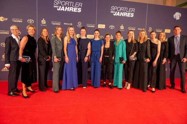 Damen Fussball Nationalmannschaft mit Bundestrainerin Martina Voss-Tecklenburg, Sportler des Jahres, Verleihung der Ehrung im Jahre 2022, 18.12.2022, Eibner-Pressefoto Sascha Walther Sportler des Jahres, Verleihung der Ehrung im Jahre 2022, 18.12.2022 Baden-Baden Copyright: xEibner-Pressefotox EP_EER
