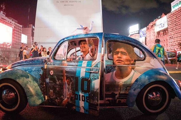 Sport Bilder des Tages December 18, 2022, Buenos Aires, Argentina: Fans of the Argentine national team, Nationalteam gather at various points in the city of Buenos Aires to show support for the team, before the Qatar 2022 FIFA World Cup, WM, Weltmeisterschaft, Fussball final against the France national football team. Buenos Aires Argentina - ZUMAs197 20221218_zaa_s197_012 Copyright: xDiegoxRadamesx