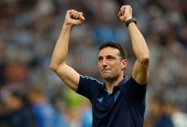 (221218) -- LUSAIL, Dec. 18, 2022 -- Lionel Scaloni, head coach of Argentina, celebrates their victory after the penalty shoot-out of the Final between Argentina and France at the 2022 FIFA World Cup, WM, Weltmeisterschaft, Fussball at Lusail Stadium in Lusail, Qatar, Dec. 18, 2022. ) (SP)QATAR-LUSAIL-2022 WORLD CUP-FINAL-ARG VS FRA WangxLili 