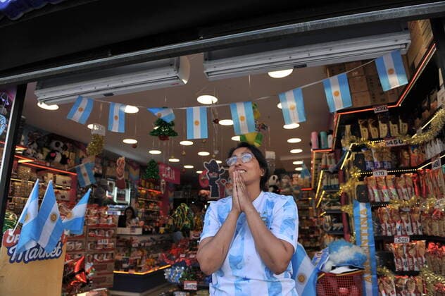Football Football - Finale de la Coupe du monde de la FIFA Qatar 2022 - Fans Ã Buenos Aires - Buenos Aires, Argentine - 18 dÃ cembre 2022 Les fans argentins cÃ lebrent leur victoire dans la Coupe du monde. FOOTBALL : Coupe du Monde de la FIFA - Qatar 2022 - Les supporters Ã Buenos Aires - 18 12 2022 JaimeOlivos Panoramic 