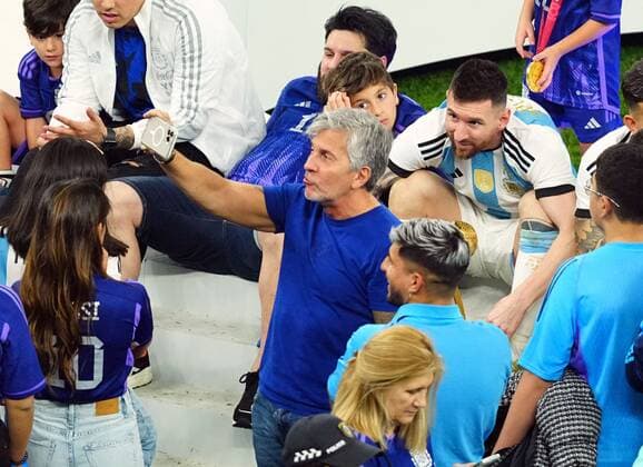 Mandatory Credit: Photo by Javier Garcia Shutterstock (13670815jz) Lionel Messi of Argentina poses for a photo with his father Jorge Messi Argentina v France, FIFA World Cup, WM, Weltmeisterschaft, Fussball 2022, Final, Football, Lusail Stadium, Al Daayen, Qatar - 18 Dec 2022 Editorial Use Only Argentina v France, FIFA World Cup 2022, Final, Football, Lusail Stadium, Al Daayen, Qatar - 18 Dec 2022 Editorial Use Only  Copyright: xJavierxGarcia Shutterstockx 13670815jz