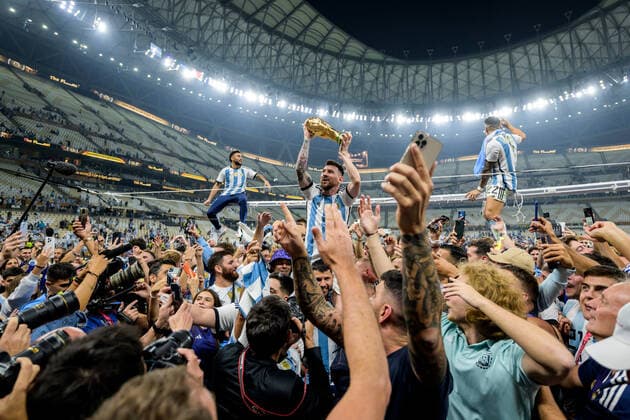 221218 Lionel Messi of Argentina celebrates with the FIFA World Cup, WM, Weltmeisterschaft, Fussball Trophy after winning the FIFA World Cup 2022 final between Argentina and France on December 18, 2022 in Doha. Photo: Joel Marklund BILDBYRAN kod JM JM0415 bbeng fotboll football soccer fotball vm fotbolls-vm fotball-vm fotbolls-vm 2022 fifa world cup 2022 final argentina frankrike france champions world champions FIFA World Cup Champions Gold medalist jubel celebration Copyright: JOELxMARKLUND BB221218JM235