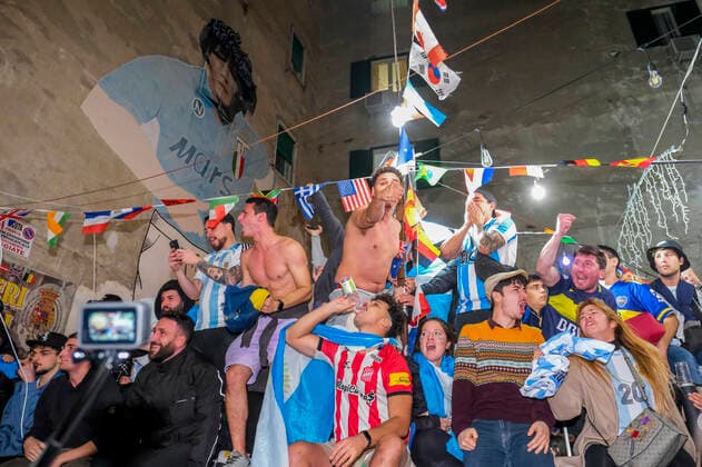 the argentinean celebration victory wolrd cup in naples Argentina world champion in Naples the Argentinean community together with Neapolitans celebrate the victory of the selection under the historic mural of Diego Armando Maradona in the Spanish quarters ABPH6904 Copyright: xAntonioxBalascox
