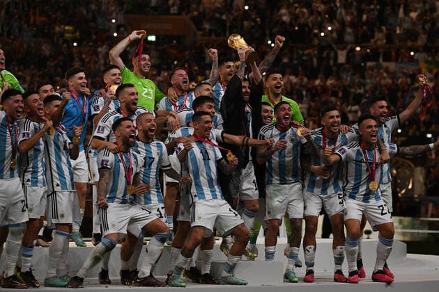 DOHA (QATAR), 12 18 2022 - WORLD CUP ARGENTINA vs FRANCE - MESSI Lionel celebrates with his teammates the world title after the final match between the teams of Argentina vs France, for the title dispute of the World Cup Qatar 2022 FIFA, at the Lusail Stadium, in Doha, this Sunday (18). Photo by Alexandre Brum Ag. frame 31119 (Alexandre Brum Ag. Enquadrar SPP) Copyright: xAlexandrexBrumx xAg.xEnquadrarx x spp-en-AlBrAgEn-DSC_4551