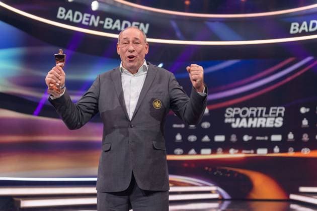 Mannschaft des Jahres Eintracht Frankfurt vertreten durch Peter Fischer, Sportler des Jahres, Verleihung der Ehrung im Jahre 2022, 18.12.2022, Eibner-Pressefoto Sascha Walther Sportler des Jahres, Verleihung der Ehrung im Jahre 2022, 18.12.2022 Baden-Baden Copyright: xEibner-Pressefotox EP_EER