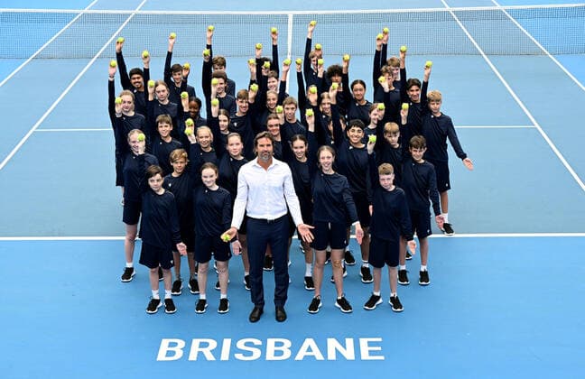 Bilder des Jahres 2022, Sport 12 Dezember Sport Themen der Woche KW51 Sport Bilder des Tages TENNIS PAT RAFTER UNITED CUP PREVIEW, Australian former world No. 1 tennis player Pat Rafter (centre) is seen with ballkids during a media event, ahead of the inaugural United Cup, at the Queensland Tennis Centre in Brisbane, Monday, December 19, 2022. The United Cup group stage in Brisbane will run from Thursday 29th December to Wednesday 4th January and will feature six teams Poland, Switzerland, Kazakhstan, Italy, Norway and Brazil. ( NO ARCHIVING, EDITORIAL USE ONLY, NO USE IN BOOKS WITHOUT CONSENT BRISBANE QUEENSLAND AUSTRALIA  Copyright: xDARRENxENGLANDx 20221219001744153859