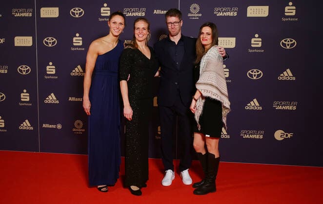Baden-Baden , Sportler des Jahres 2022 , von links: Xenia Smits Danick Snelder Markus Gaugisch Lena Backhaus ( SG BBM Bietigheim )