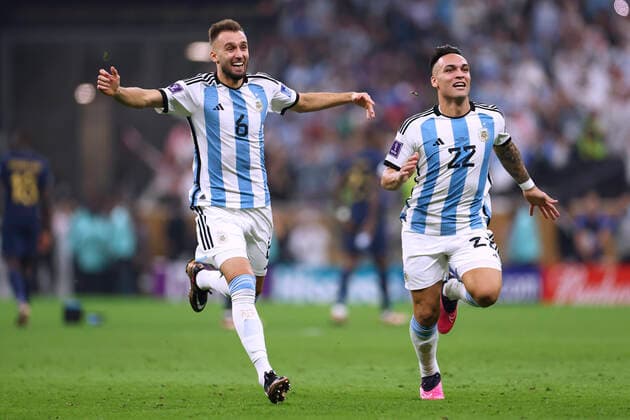 PEZZELLA German mit MARTINEZ Lautaro Team Argentinien jubeln nach Sieg FIFA World Cup, WM, Weltmeisterschaft, Fussball 2022 in Katar Finale Argentinien - Frankreich am 18.12 .2022 im Lusail Stadion DFL REGULATIONS PROHIBIT ANY USE OF PHOTOGRAPHS as IMAGE SEQUENCES and or QUASI-VIDEO *** PEZZELLA German with MARTINEZ Lautaro Team Argentina cheer after victory FIFA World Cup 2022 in Qatar Final Argentina France on 18 12 2022 at Lusail Stadium DFL REGULATES PROHIBIT ANY USE OF PHOTOGRAPHS as IMAGE SEQUENCES and or QUASI VIDEO Copyright: xLacixPerenyix