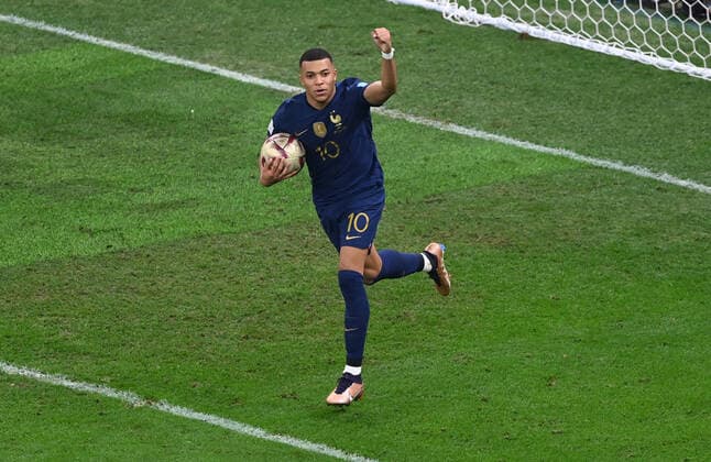 FUSSBALL WM 2022 Finale Argentinien - Frankreich 18.12.2022 Kylian Mbappe (Frankreich) bejubelt seinen Treffer zum 2:1 *** FOOTBALL World Cup 2022 Final Argentina France 18 12 2022 Kylian Mbappe France celebrates his goal to 2 1