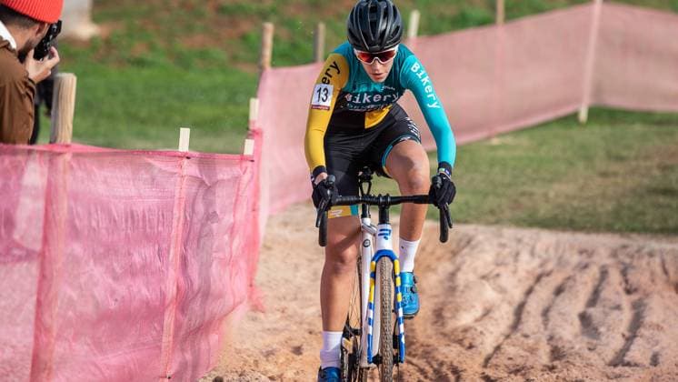 VII Ciclo-cross Ciudad de Xativa C2; Xativa (Valencia) Spanien, 17.12.2022 Estela DOMINGUEZ GARCIA ( 13, U23, BIKERY-DENPROS CX TEAM) am 17.12.2021 beim Ciclo-cross Ciudad de Xativa in Xativa (Spanien) Copyright: xBEAUTIFULxSPORTS Meurerx