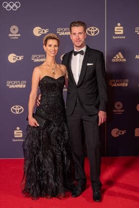Roger Kluge (Radsportler) mit Ehefrau Judith Kluge, Sportler des Jahres, Verleihung der Ehrung im Jahre 2022, 18.12.2022, Eibner-Pressefoto Sascha Walther Sportler des Jahres, Verleihung der Ehrung im Jahre 2022, 18.12.2022 Baden-Baden Copyright: xEibner-Pressefotox EP_EER