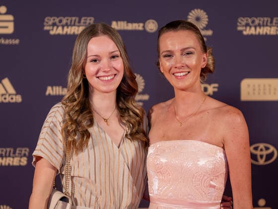 Rechts: Lea Meyer, Silbermedaillen-Gewinnerin bei der EM in München über 3000 Meter Hindernis, links Lotta Meyer (Schwester), Sportler des Jahres, Verleihung der Ehrung im Jahre 2022, 18.12.2022, Eibner-Pressefoto Sascha Walther Sportler des Jahres, Verleihung der Ehrung im Jahre 2022, 18.12.2022 Baden-Baden Copyright: xEibner-Pressefotox EP_EER