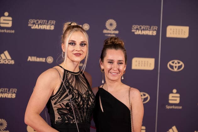 Lea Sophie Friedrich (links, Bahnrad Sprinterin, Welt- und Europameisterin Keirin und Teamsprint), Lea Lin Teutenberg (Bahnrad, rechts), Sportler des Jahres, Verleihung der Ehrung im Jahre 2022, 18.12.2022, Eibner-Pressefoto Sascha Walther Sportler des Jahres, Verleihung der Ehrung im Jahre 2022, 18.12.2022 Baden-Baden Copyright: xEibner-Pressefotox EP_EER