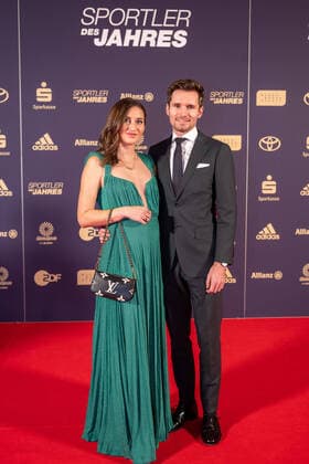 Gesa Krause (Hindernisläuferin, links) in Begleitung von Robert Blumentritt, Sportler des Jahres, Verleihung der Ehrung im Jahre 2022, 18.12.2022, Eibner-Pressefoto Sascha Walther Sportler des Jahres, Verleihung der Ehrung im Jahre 2022, 18.12.2022 Baden-Baden Copyright: xEibner-Pressefotox EP_EER