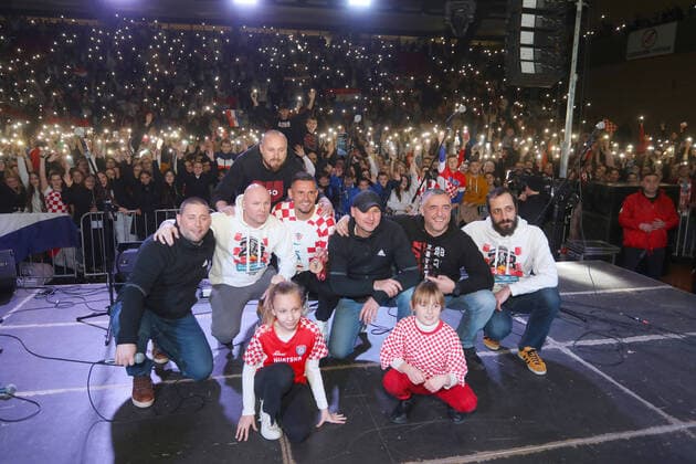 Bilder des Jahres 2022, Sport 12 Dezember Sport Themen der Woche KW51 Sport Bilder des Tages PXL_Dejan Lovren welcome ceremony Welcome ceremony for the Croatian national team, Nationalteam player Dejan Lovren after Croatia won bronze medal at the 2022 FIFA World Cup, WM, Weltmeisterschaft, Fussball in Qatar; in Karlovac; Croatia; KristinaxStedulxFabac PIXSELL