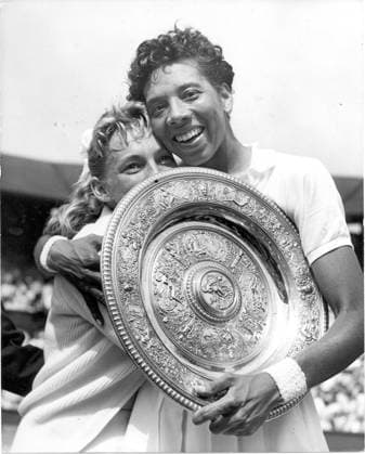 Althea Gibson Althea Gibson of America ( the No 1 seed ) became the first coloured girl to win the women s singles at Wimbledon when she beat Darlene Hard of America in the final this afternoon - the picture shows Althea Gibson ( the champion ) wins the womens plate and gives an athletic hug to the loser Darlene Hard 6th July 1957 Great Britain  Copyright: xTopFotox 0020460