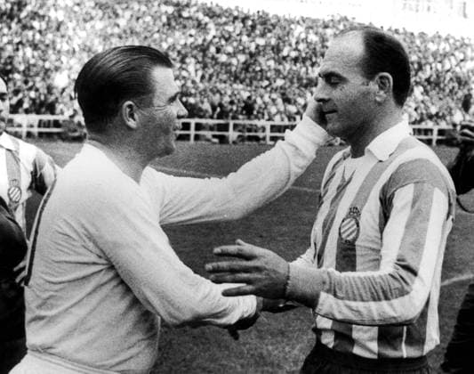 Ferenc Puskas Alfredo Di Stefano (right) greets fellow maestro Ferenc Puskas when Di Stefano played for Espanol against his former club Real Madrid. 17th September 1964. Spain  Copyright: xTopFotox 0149184