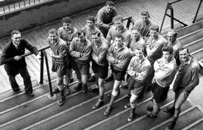 Sunderland FC Man with a load of talent...Alan Brown and Sunderland FC. Big money names in the picture are:Extreme right - Revie; behind Revie - Fleming; third from right in front row - Bingham; leaning on rail - Daniel; on Daniel s right - Aitken. Daniel, Aitken, Revie and Fleming represent nearly £100,000 paid in fees. 1957. Great Britain  Copyright: xTopFotox 0152325
