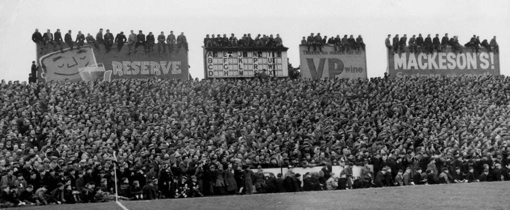Fulham v West Ham Utd Fulham v West Ham Craven Cottage provided a grandstand view for supporters at the Fulham v West Ham match. 1st February 1958 Great Britain  Copyright: xTopFotox 0252293