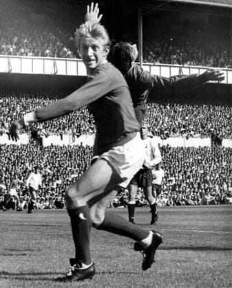 Denis Law Tottenham Hotspur v Manchester United, ManU Denis Law of Manchester United scores his teams first goal during the match at White Hart Lane 10th September 1966. Great Britain  Copyright: xTopFotox 0449203