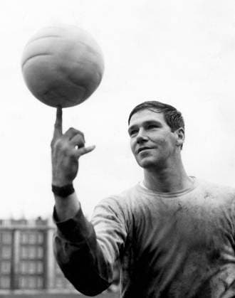 Tony Waiters Tony Waiters, the England goalkeeper balances the ball on a finger whilst training at the Bank of England Sports Ground at Roehampton in preparation for their match against Wales at wembley. 17th November 1964 Great Britain  Copyright: xTopFotox 0513755