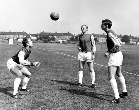 Bobby Moore West Ham United at their training ground. (l-r) Geoff Hurst, Bobby Moore, and Martin Peters, head the ball to one another. 16th August 1966 Great Britain  Copyright: xTopFotox 0552000