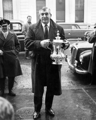 Dick Walker Tottenham Hotspur hand back the FA cup to the FA headquarters - Dick Walker, the chief scout for Spurs, arriving at the FA headquarters with the FA Cup. 12th February 1963 Great Britain  Copyright: xTopFotox 0552021