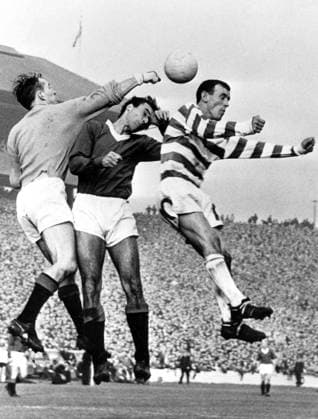 Celtic v Rangers Scottish League Cup Final Celtic v Rangers Ritchie, Rangers goalkeeper, punches clear over the heads of team mate, McKinnon and Lennox (Celtic) during the match at Hampden Park. Celtic won the match by 2-1. 28th October 1965 Great Britain  Copyright: xTopFotox 0587001