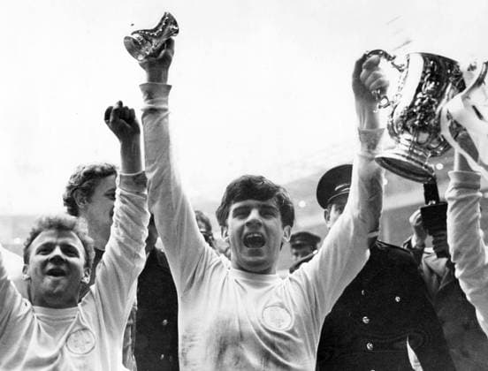 1968 League Cup Final 1968 League Cup Final Leeds United v Arsenal Billy Bremner (left) and Gray (centre) hold aloft the trophy. 2nd March 1968 Great Britain  Copyright: xTopFotox 0587370