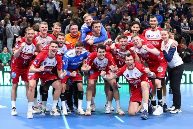 Sport Themen der Woche KW51 Sport Bilder des Tages 21.12.2022, xtgx, Handball, DHB Pokal, HC Elbflorenz Dresden - TBV Lemgo, emspor v.l. Lemgo Jubel ueber den Sieg, Jubel nach Spielende Dresden *** 21 12 2022, xtgx, handball, DHB Cup, HC Elbflorenz Dresden TBV Lemgo, emspor v l Lemgo jubilation over the victory, jubilation after the end of the game Dresden