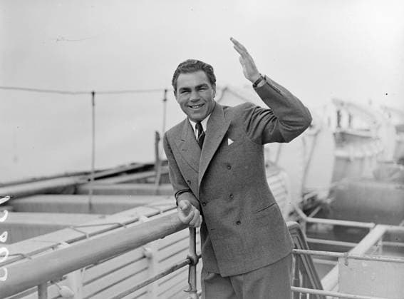 Max Schmeling, leaves for America from Southampton to meet Louis for world title. Max Schmeling, the German heavyweight boxer, at sale on the Bremen for New York to meet Joe Louis , in a match for the world title on 22 June. 4 May 1938 United Kingdom England  Copyright: xTopFotox EU052894