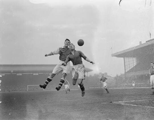 17-year-old centre forward leads Arsenal attack against Everton. Believed to be the youngest centre forward in first-class football, 17-year-old centre forward Reg Lewis led the Arsenal attack against Everton in a first division match at Highbury. Reg Lewis was introduced in place of Ted Drake, who is injured. Photo shows, Reg Lewis, Arsenal s new centre forward, in a tussle with Jack Jones, of Everton. 1 January 1938 United Kingdom England  Copyright: xTopFotox EU055116