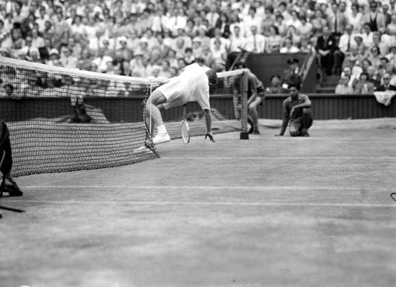 LAVER ROD NET - TENNIS AT WIMBLEDON, CHAMPIONSHIPS 25 JUNE 1960  Copyright: xTopFotox IPU395973