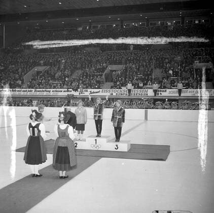 WINTER OLYMPICS GAMES Speed skating, Eisschnelllauf 1500 METRE RUSSIAS LIDIA SKOBLIKOVA WITH GOLD MEDAL ON A PODIUM ; 1 FEBRUARY 1964  Copyright: xTopFotox IPU470866