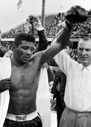 BOXING EDDIE MACHEN V FLOYD PATTERSON IN ACTION IN STOCKHOM, SWEDEN WITH REFEREE ; 7 JULY 1964  Copyright: xTopFotox IPU480370