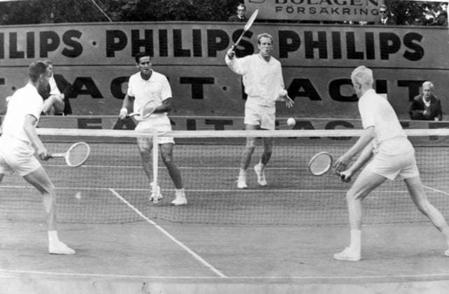 TENNIS PLAYER ROY EMERSON, FRED STOLLE IN ACTION AUSTRALIA V SWEDEN DOUBLES IN BAASTAD ; 31 AUGUST 1964  Copyright: xTopFotox IPU483239