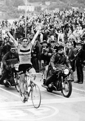 5 SEPTEMBER 1964 Eddy Merckx of Belgium crosses the line to win the men s amateur World Championship, WM, Weltmeisterschaft road race in Sallanches, France. France  Copyright: xTopFotox IPU483522