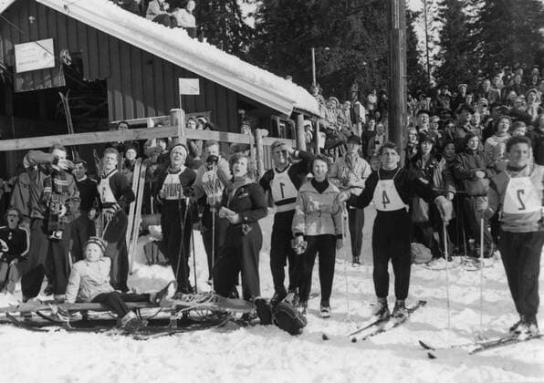 Winter Olympic Games, Olympische Spiele, Olympia, OS Their Turn To Watch Oslo ; Group of skiers watch their fellow competitors negotiating the Roedkleiva slalom course in the winter Olympic Games. The skiers are Firmin Mattis ( No2 , France ) James Couttet ( No4 , France ) and Per Rollum ( No1 , Norway ) 20th February 1952 Norway  Copyright: xTopFotox UPI227180