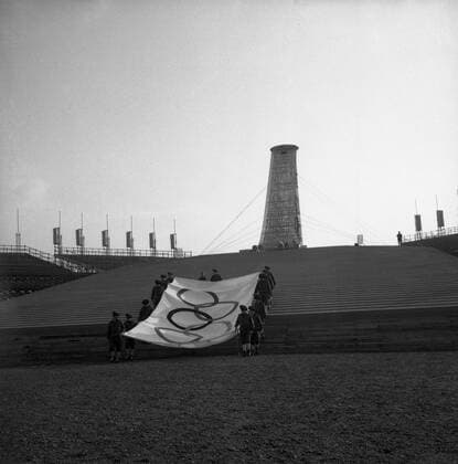 Olympic Rehersals Olympic Rehersals As the big day draws near rehersals for the 1968 Winter Olympics go on Here French soldiers go through the routine of the arrival in the opening ceremony of the Olympic flag They rehersed carrying the flag in , up the stairs and hoisting it on the atrificial hill in the centreof the stadium 31st Jaunary 1968 France  Copyright: xTopFotox UPI550044