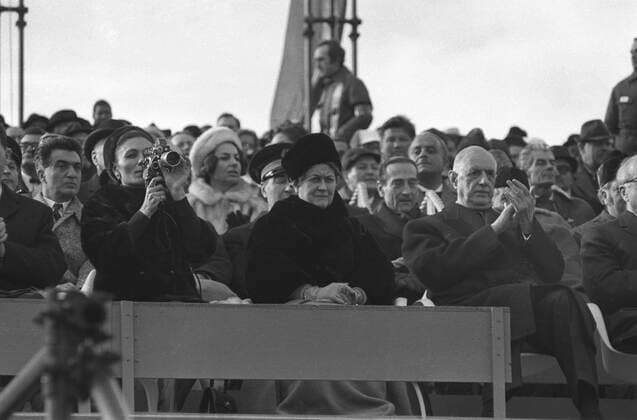 Opening Ceremony Winter Olympics Opening Ceremony Winter Olympics Whilst Empress Farah of Iran films Mrs De Gualle and Frech President Charles De Gaulle applaud during the opening ceremony of the Winter Olympic Games, Olympische Spiele, Olympia, OS . 6th February 1968 France  Copyright: xTopFotox UPI550335