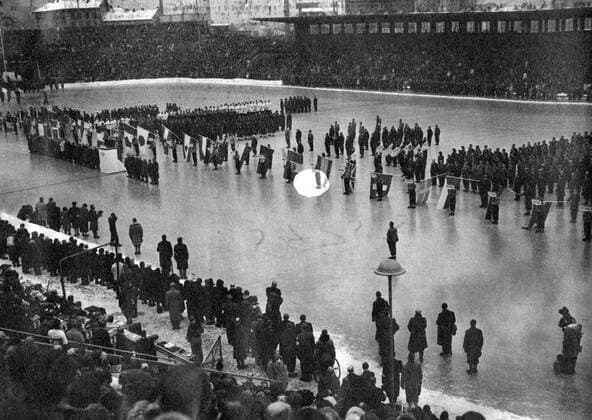 Opening Olympic Winter games, Winterspiele,Spiele, Summer games The opening of the Olympic Winter Games in Oslo , Norway , was marked dramatically by the standing in silence for two minutes of everybody there in respect for the death of his late majesty the King George VI of Great Britain . 16th February 1952 Norway  Copyright: xTopFotox UPI59758