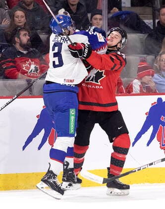 Eishockey, U20 Länderspiel, Kanada - Slowakei December 21, 2022, Moncton, NB, Canada: Slovakia s Simon Becar hits Canada s Zach Dean during second period IIHF World Junior Hockey Championship pre-tournament hockey action in Moncton, N.B., on Wednesday, Dec. 21, 2022. Canada News - December 21, 2022 - ZUMAc35_ 20221221_zaf_c35_056 Copyright: xRonxWardx