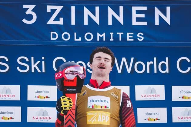 Bilder des Jahres 2022, Sport 12 Dezember Sport Themen der Woche KW51 Sport Bilder des Tages FREE STYLE - FIS SX WC Innichen INNICHEN,ITALY,22.DEC.22 - FREESTYLE SKIING - FIS World Cup, Ski Cross, ladies, men. Image shows Reece Howden (CAN).  GEPAxpictures xDanielxGoetzhaber
