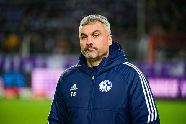 Sport Bilder des Tages Chef-Trainer Thomas Reis (FC Schalke 04), VfL Osnabrueck vs. FC Schalke 04 , Fussball, Testspiel, 22.12.2022 DFB regulations prohibit any use of photographs as image sequences and or quasi-video
