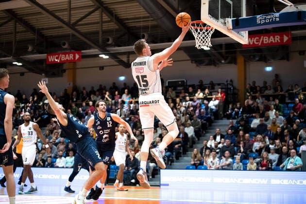 Sport Themen der Woche KW51 BARMER 2. Basketball Bundesliga ProA Saison 2022 2023 13. Spieltag am 23.12.22 Medipolis SC Jena vs Dresden Titans Björn Rohwer (Jena) beim freien Korbleger Sparkassen Arena Jena *** BARMER 2 Basketball Bundesliga ProA season 2022 2023 13 matchday on 23 12 22 Medipolis SC Jena vs Dresden Titans Björn Rohwer Jena at the free basket Sparkassen Arena Jena