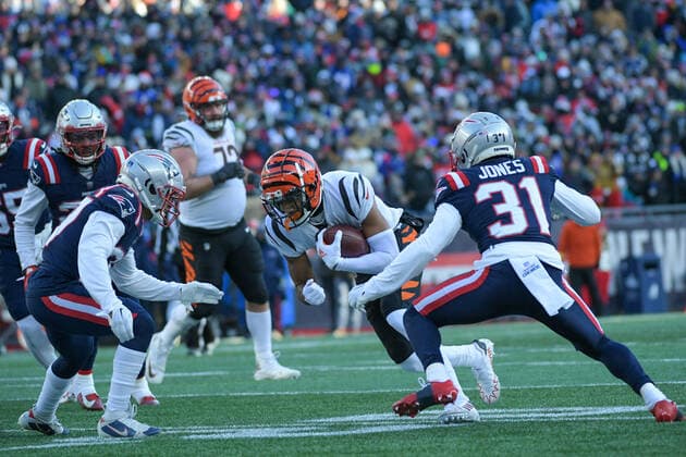 FOXBOROUGH, MA - DECEMBER 24: Cincinnati Bengals wide receiver Tyler Boyd (83) carries the ball during a game between the New England Patriots and the Cincinnati Bengals on December 24, 2022, at Gillette Stadium in Foxborough, Massachusetts. (Photo by Erica Denhoff Icon Sportswire) NFL, American Football Herren, USA DEC 24 Bengals at Patriots Icon221224022